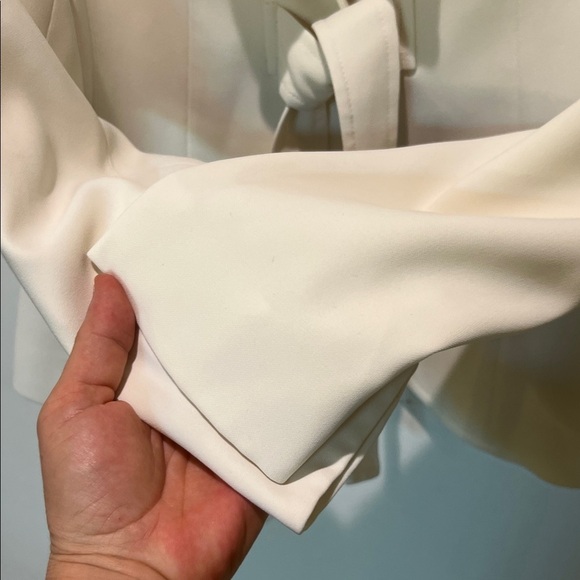 Anne Klein Elegant Cream Ruffle Jacket with front tie Excellent Condition Size 8 - Picture 4 of 8